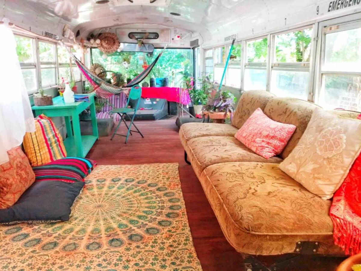 Rainbow Caravan Hostel Las Pilas المظهر الخارجي الصورة