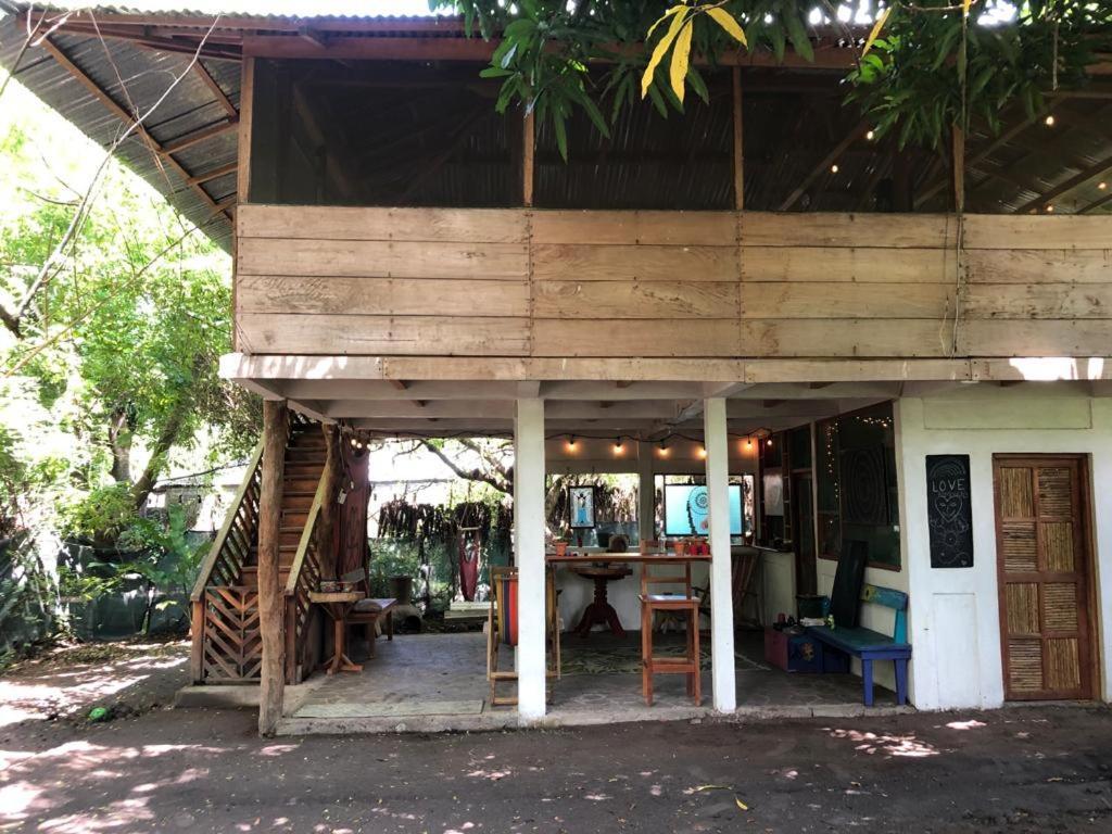 Rainbow Caravan Hostel Las Pilas المظهر الخارجي الصورة