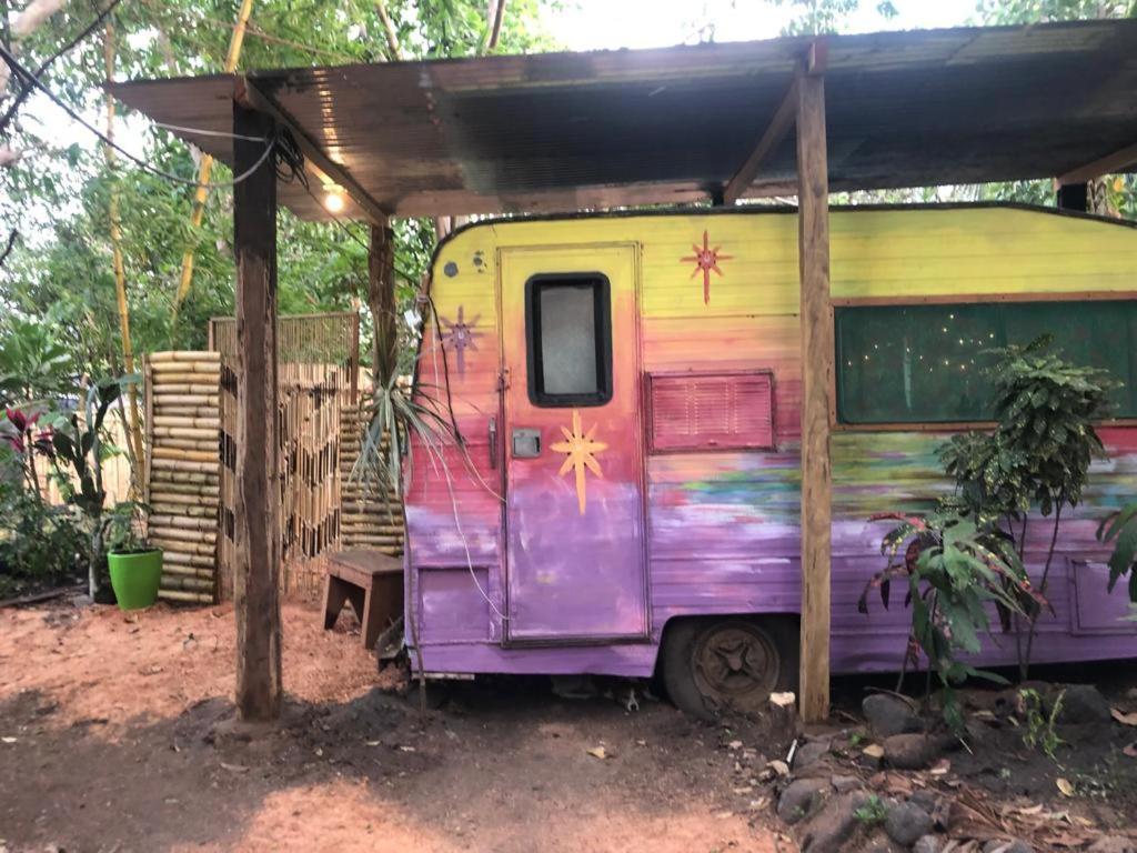 Rainbow Caravan Hostel Las Pilas المظهر الخارجي الصورة