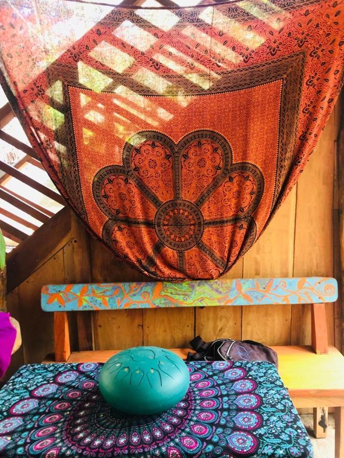Rainbow Caravan Hostel Las Pilas المظهر الخارجي الصورة