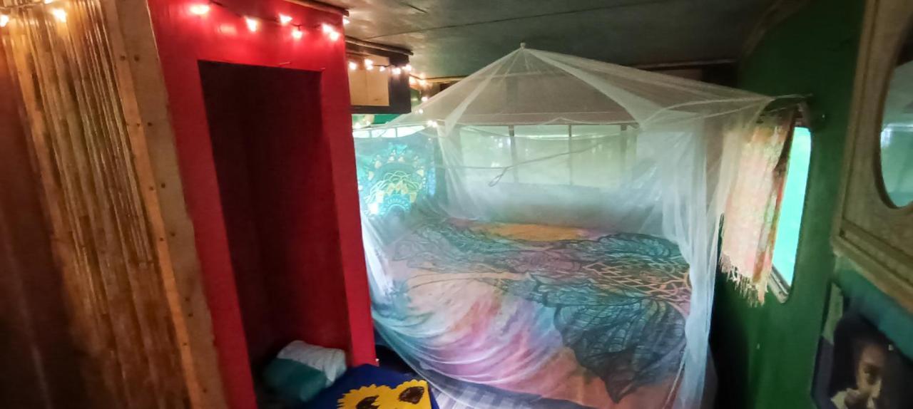 Rainbow Caravan Hostel Las Pilas المظهر الخارجي الصورة