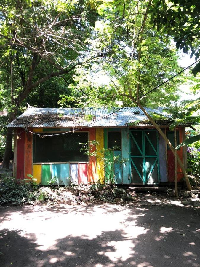 Rainbow Caravan Hostel Las Pilas المظهر الخارجي الصورة