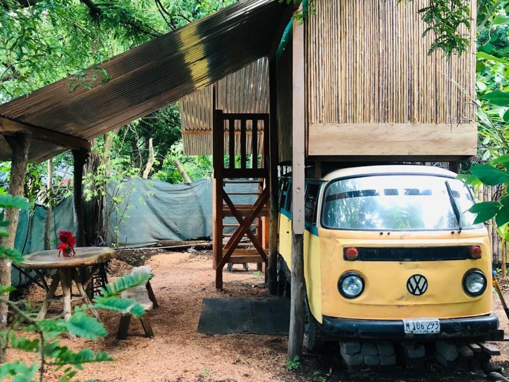 Rainbow Caravan Hostel Las Pilas المظهر الخارجي الصورة