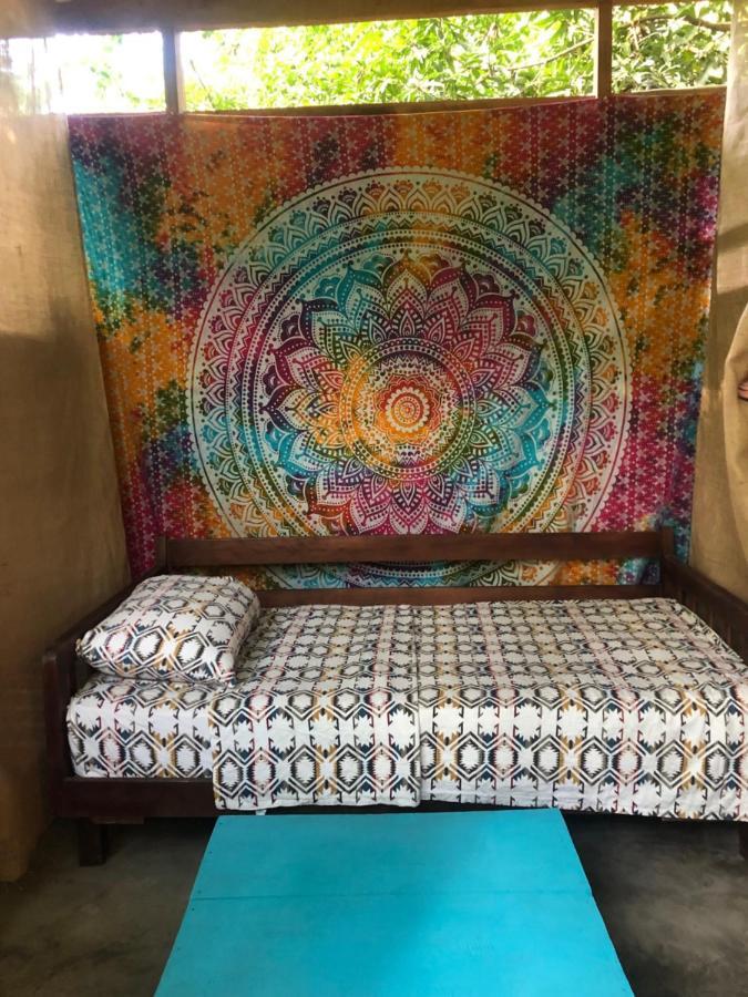 Rainbow Caravan Hostel Las Pilas المظهر الخارجي الصورة
