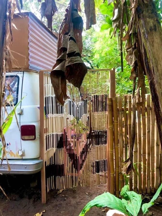 Rainbow Caravan Hostel Las Pilas المظهر الخارجي الصورة